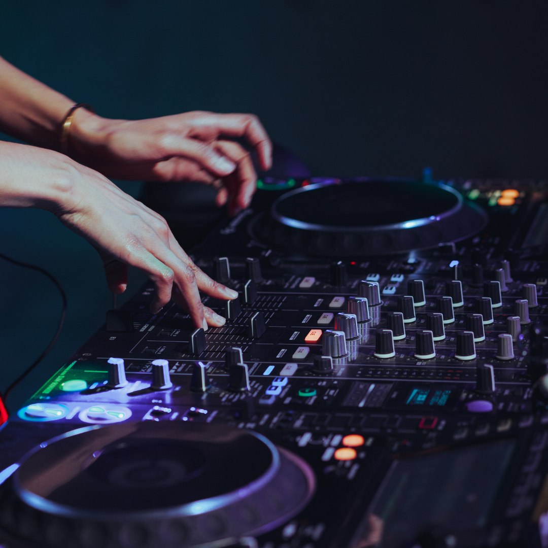 Eventos en Andorra: Cómo Elevar tu Fiesta con DJs Profesionales